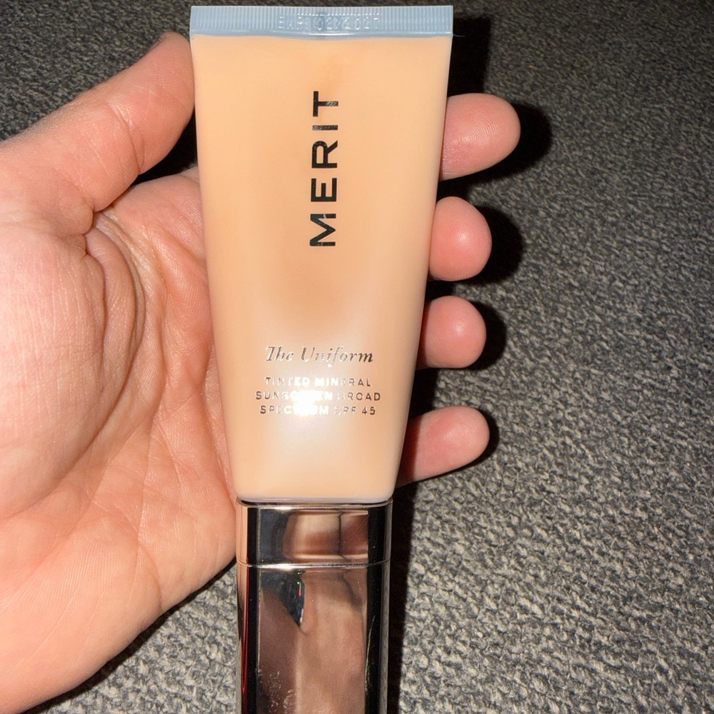 MERIT The Uniform Tinted Mineral Sunscreen - Cream color 28 - Picture 7 of 13